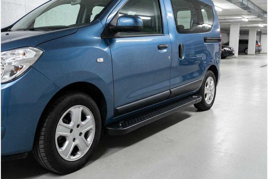 Dacia Dokker 2013-2022 Side Steps Allmond Black (2 pcs, Aluminum) Image