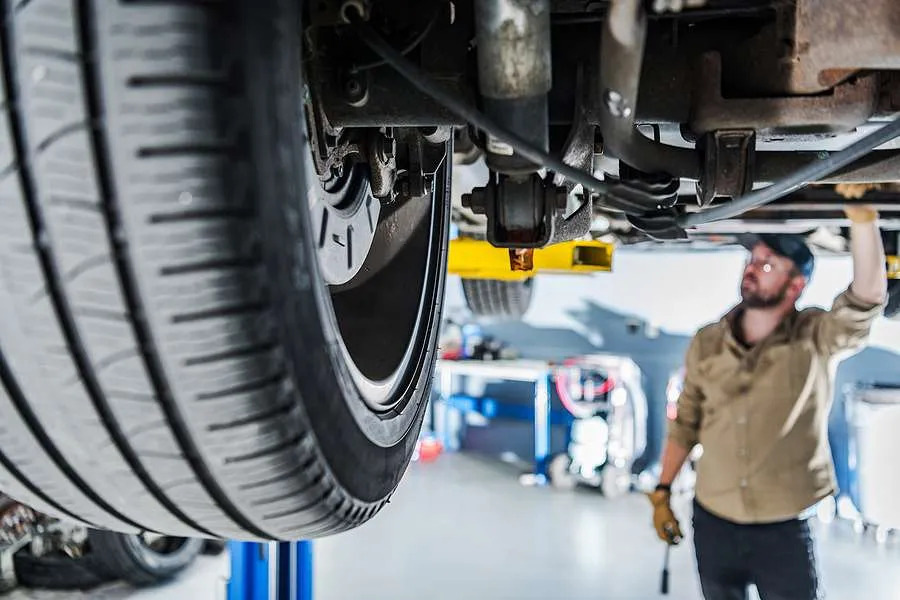 Proper preparation of the car for autumn: tips for drivers