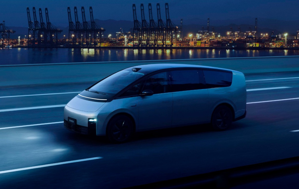 Li Mega review: a futuristic minivan with fast charging