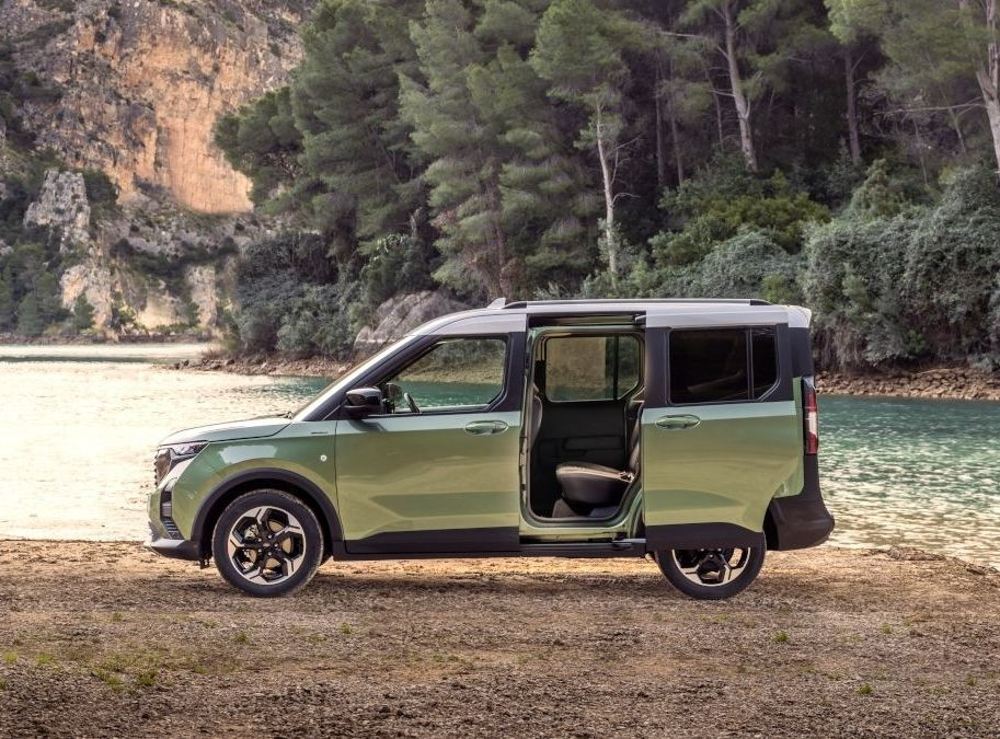 Second-generation Ford Tourneo Courier: Compact multipurpose minivan