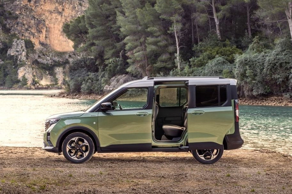 Second-generation Ford Tourneo Courier: Compact multipurpose minivan
