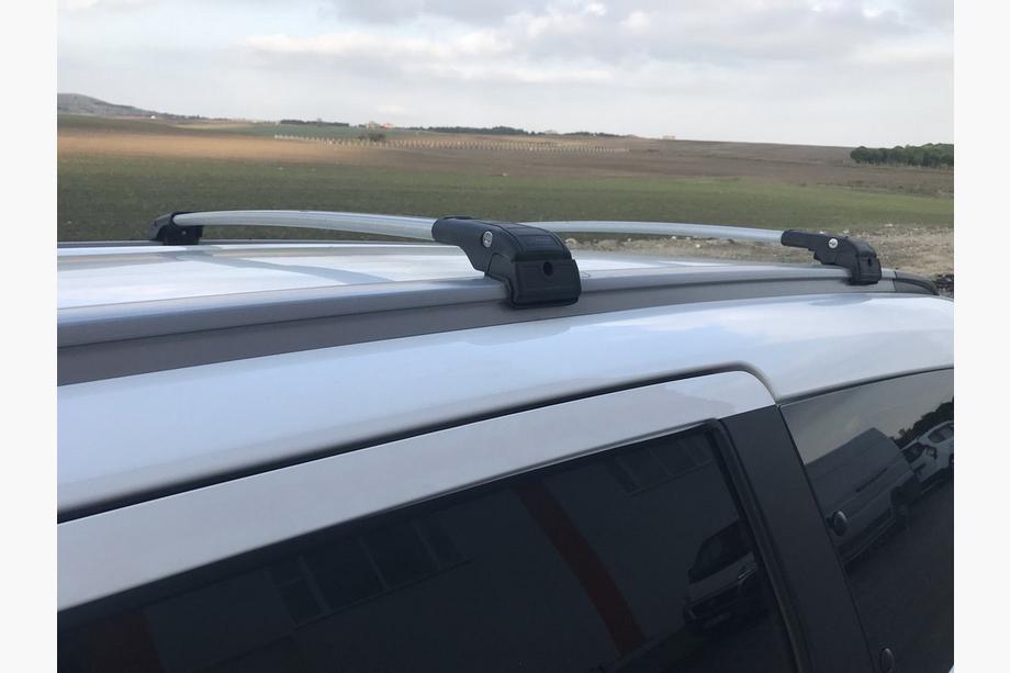 Renault Lodgy 2013-2022 Roof rack (cross bars) for integrated roof rails lockable WingCarrier V2 (2 pcs) Gray Image