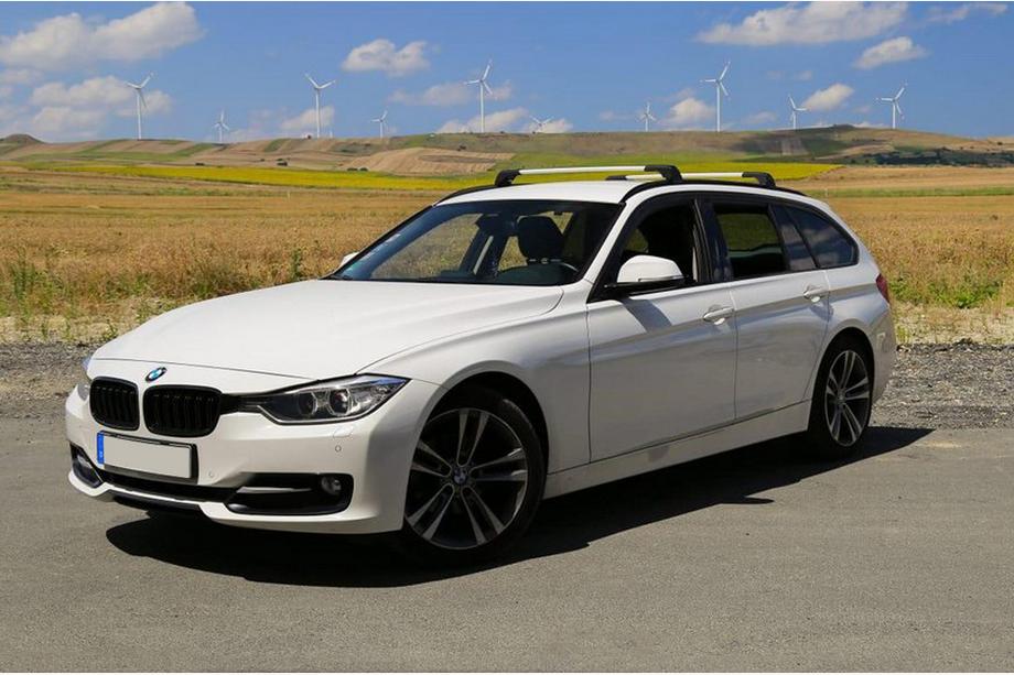 BMW 5 Series F10/F11 2010–2016 Roof rack (cross bars) for integrated roof rails lockable WingCarrier V2 (2 pcs) Black Image