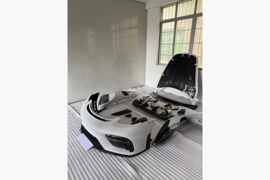Porsche Boxster/Cayman 982 (718) 2016- GT4 Body Kit Set (Polypropylene + Carbon) Photo 2