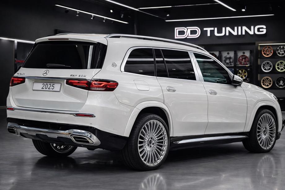 Mercedes GLS X167 2019- Rear bumper with diffuser Maybach GLS600 (2025-Design) Image