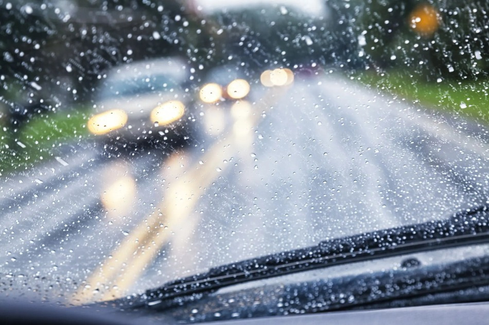 How dangerous is driving in heavy rain?