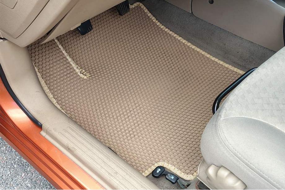 Chevrolet Aveo T250 2005-2011 Rubber Floor Mats Carsuit (Beige) Image