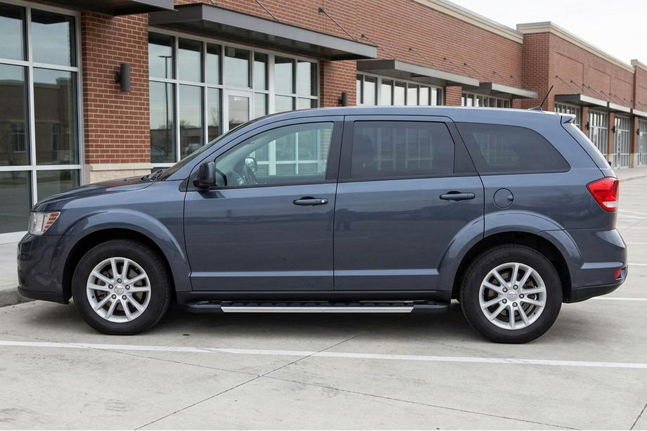 Fiat Freemont 2011-2016 Side Steps RedLine V1 (2 pcs, Aluminum) Image