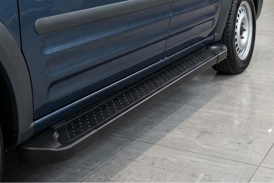Ford Connect 2006–2009 Side Steps Allmond Black (2 pcs, Aluminum) Image