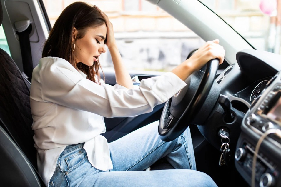 What to do if the car whistles while driving?