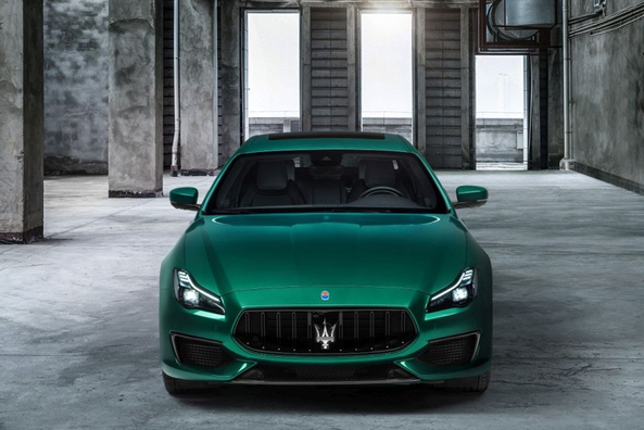 Maserati Quattroporte Trofeo Review: A Luxurious Italian Sedan Photo 2