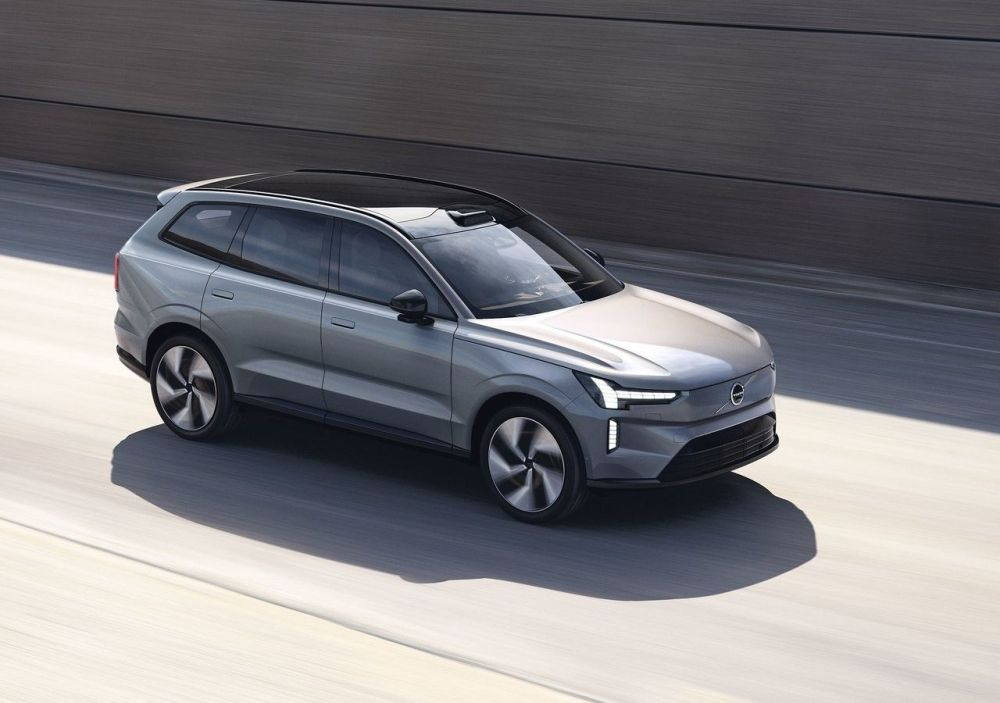 Volvo EX90 Review: The Electric Flagship of Scandinavian Engineering