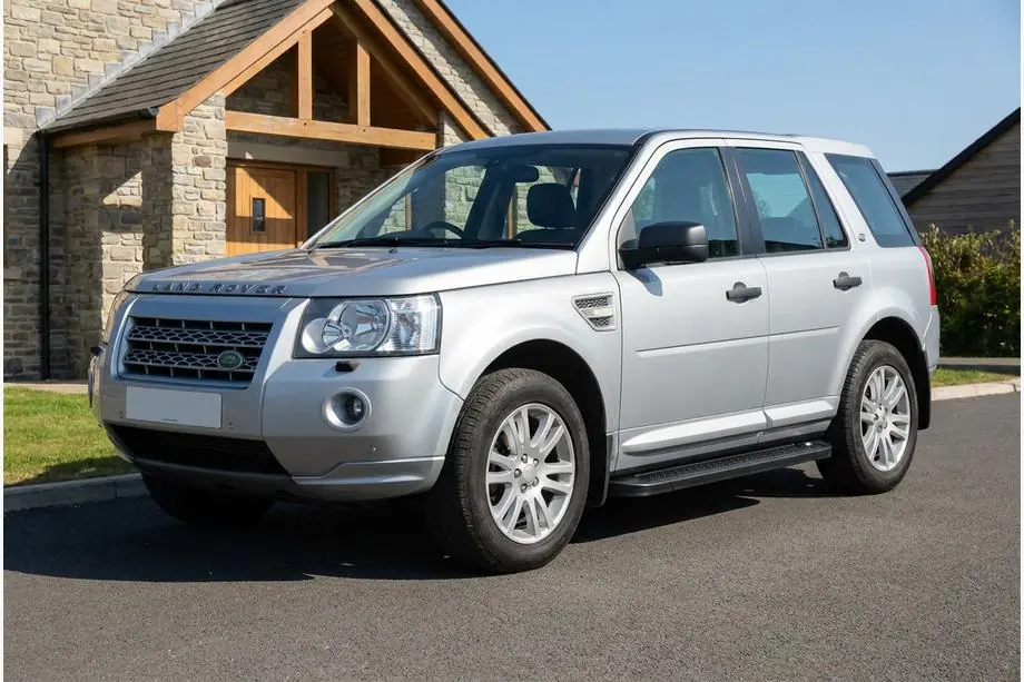 Land Rover Freelander II 2006–2014 Side Steps Allmond Black (2 pcs, Aluminum) Image