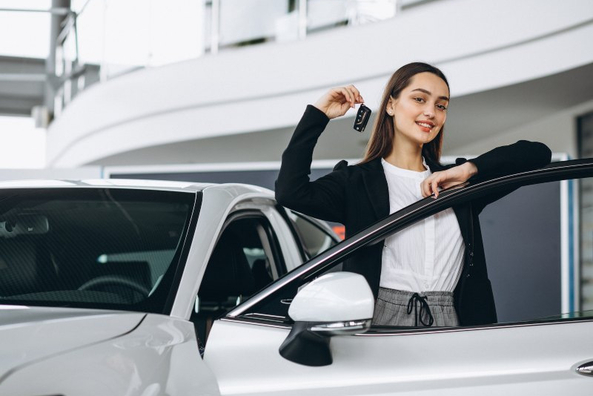 How to Choose a Car for a Beginner Woman Driver