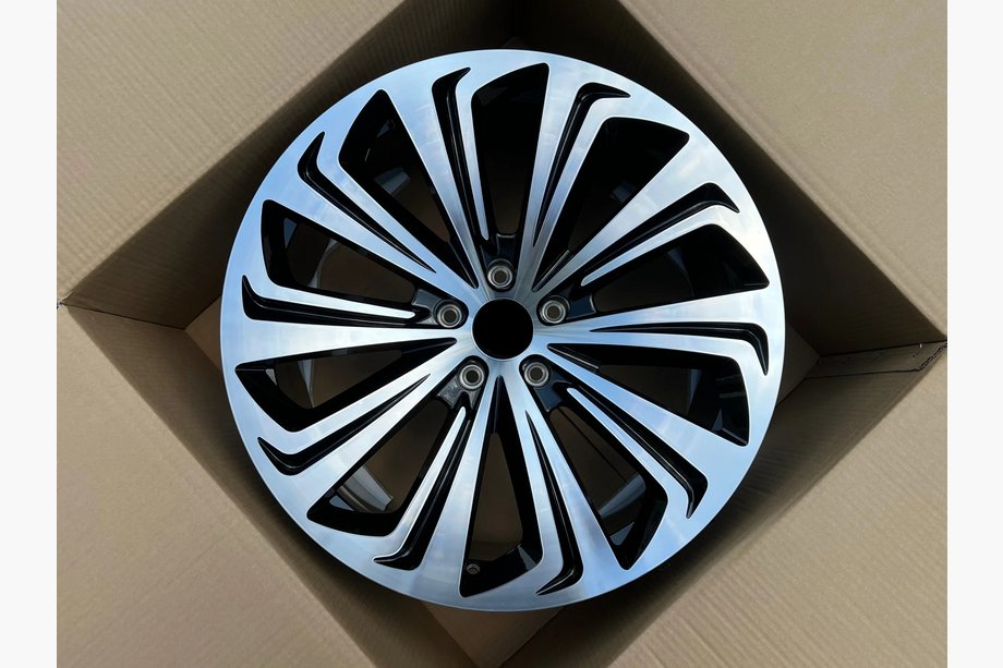 Bentley Bentayga 2015-2025 Forged OEM Wheels R24 (Set of 4) Image