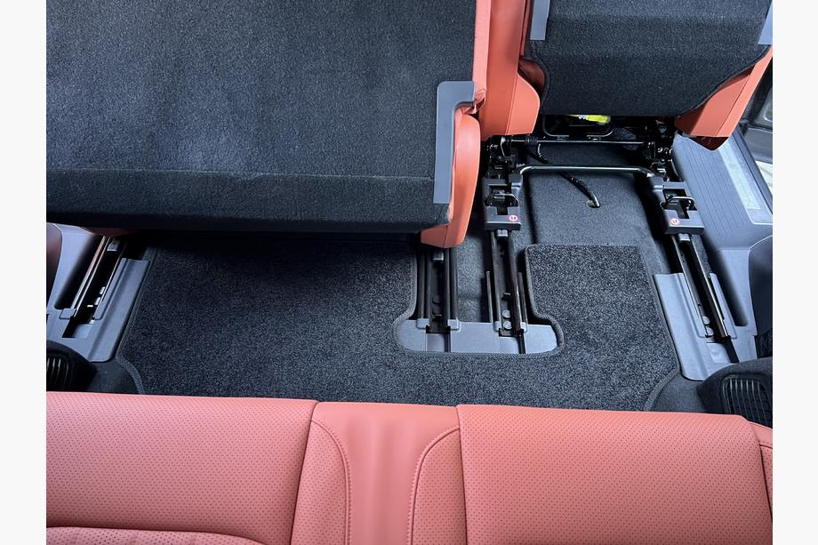 BYD Tang L 2025– Textile Floor Mats Premium (3 Rows, Black) Photo 6