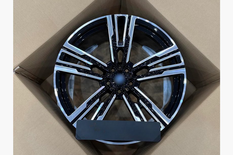 BMW 7 Series G70/G71 2022- Forged OEM Wheels R21 (Set of 4) Image