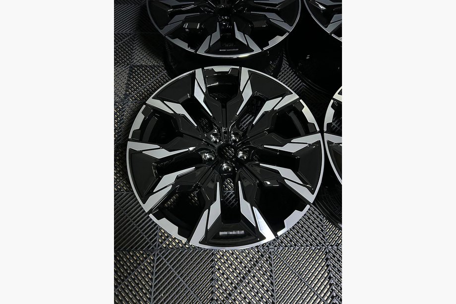 BMW 5/i5 Series G60/G60E/G61 2023- Forged Wheels OEM R21 V3 (Set of 4) Image