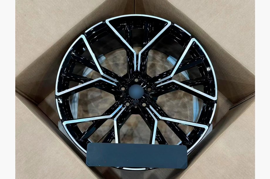 BMW X7 G07 2019- Forged OEM R22 V6 Wheels (Set of 4) Image