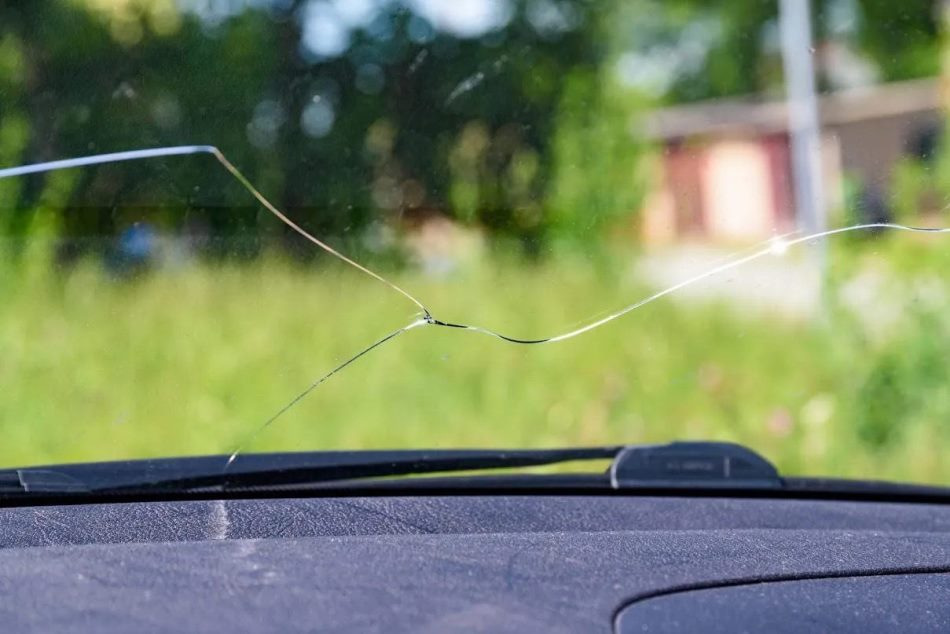 What to Do if Your Car Windshield Cracks