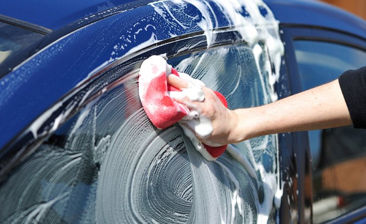 How to Choose the Right Car Shampoo for Hand Washing?