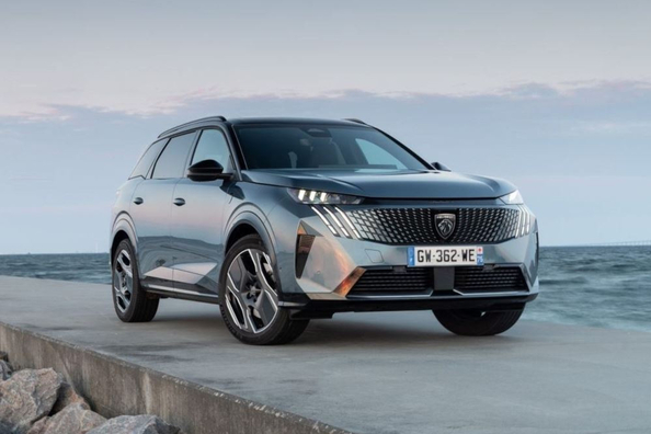 Review of the third-generation hybrid Peugeot 5008