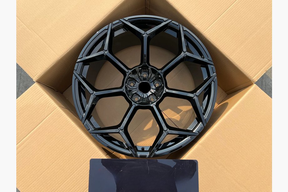 Lamborghini Urus 2018- Forged Wheels OEM R23 V4 (Set of 4) Image