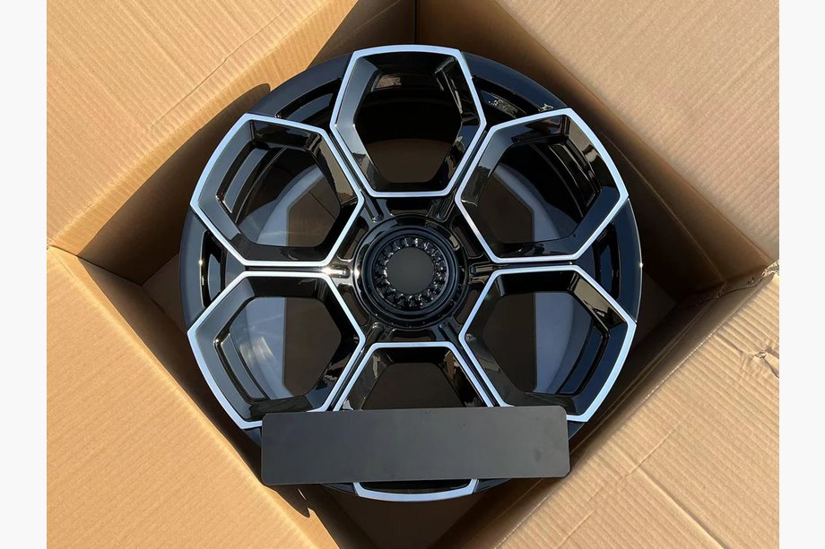 Lamborghini Aventador 2011-2022 Forged OEM Wheels R20 R21 V5 (Set of 4) Image