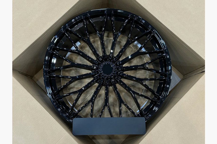 Lamborghini Urus 2018- Forged Wheels OEM R23 V6 (Set of 4) Image