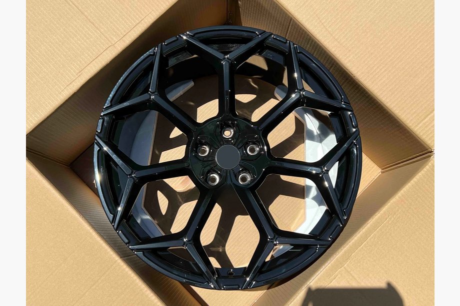 Lamborghini Urus 2018- Forged OEM R23 V8 Wheels (Set of 4) Image