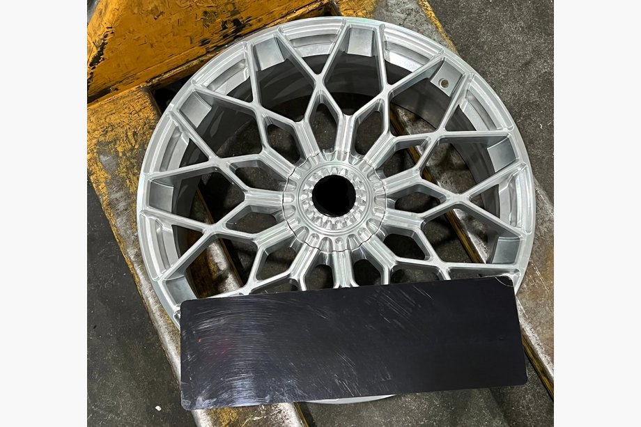 Lamborghini Huracan 2014- Forged OEM Wheels R20 R21 V2 (Set of 4) Image