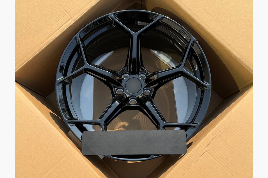 Lamborghini Huracan 2014- Forged OEM Wheels R20 V3 (Set of 4) Image