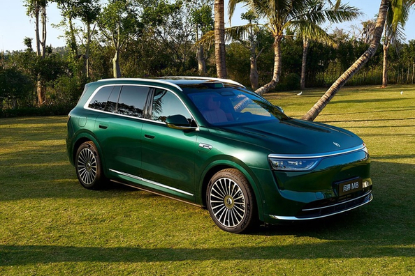 Review of the Electric Version of the AITO M8 SUV