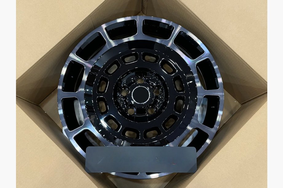 Land Rover Defender 2019- Forged OEM Wheels R20 V5 (Set of 4) Image