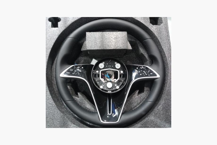 Mercedes Vito/V-class W447 2014- Maybach-Style Steering Wheel (black + black buttons) Image