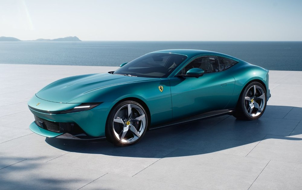 Review of the Ferrari Amalfi 2026 Sports Coupe