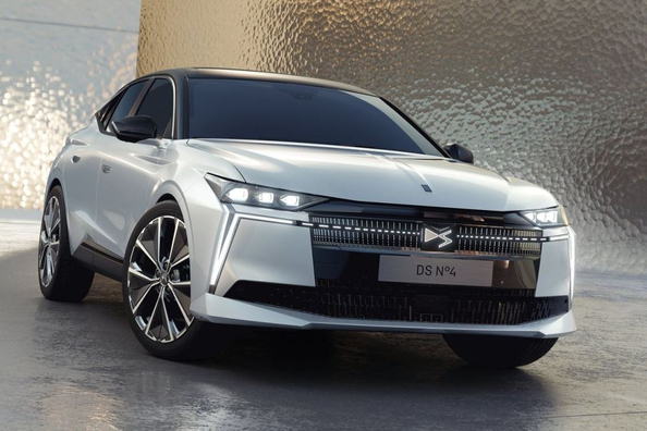 DS N°4 2025 Review: Hybrid Versions for Eco-Friendly Premium