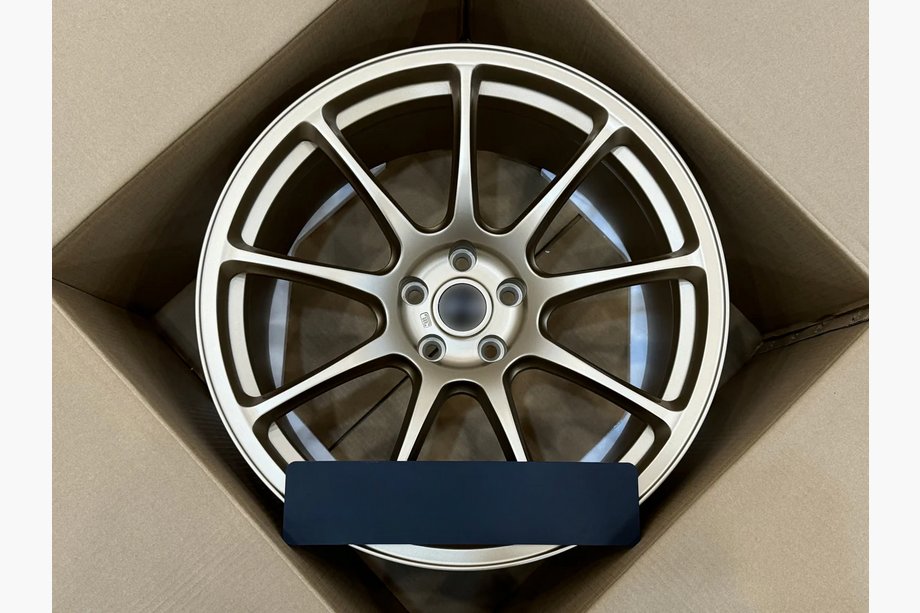 Nissan GT-R 2008-2025 Forged OEM R20 V2 Wheels (Set of 4) Photo 2