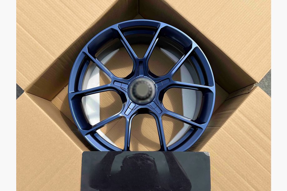 Porsche 911 (992) 2018– Forged OEM Wheels R20 R21 V6 (Set of 4) Image