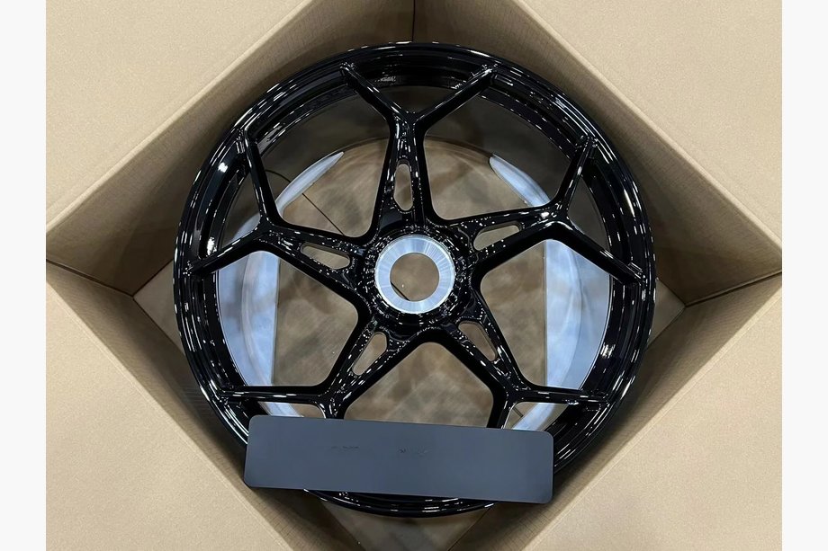 Porsche 911 (992) 2018– Forged OEM Wheels R20 R21 V17 (Set of 4) Image