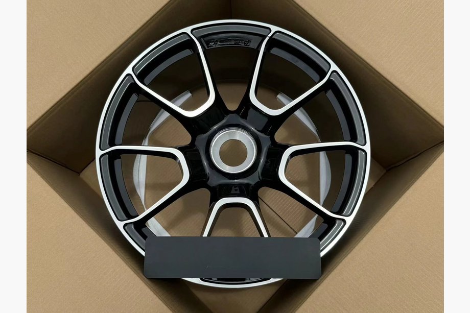 Porsche 911 (992) 2018– Forged OEM Wheels R20 R21 V18 (Set of 4) Image