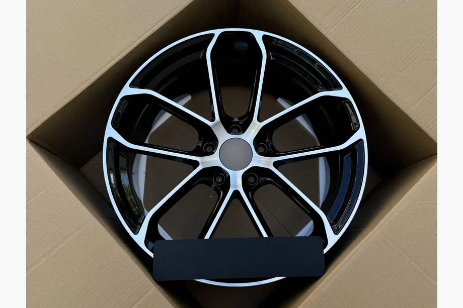 Porsche Cayenne 2018- Forged OEM R21 V2 Wheels (Set of 4) Image