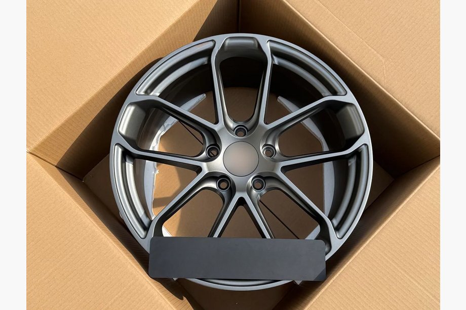 Porsche Cayenne 2018- Forged OEM R20 V2 Wheels (Set of 4) Image
