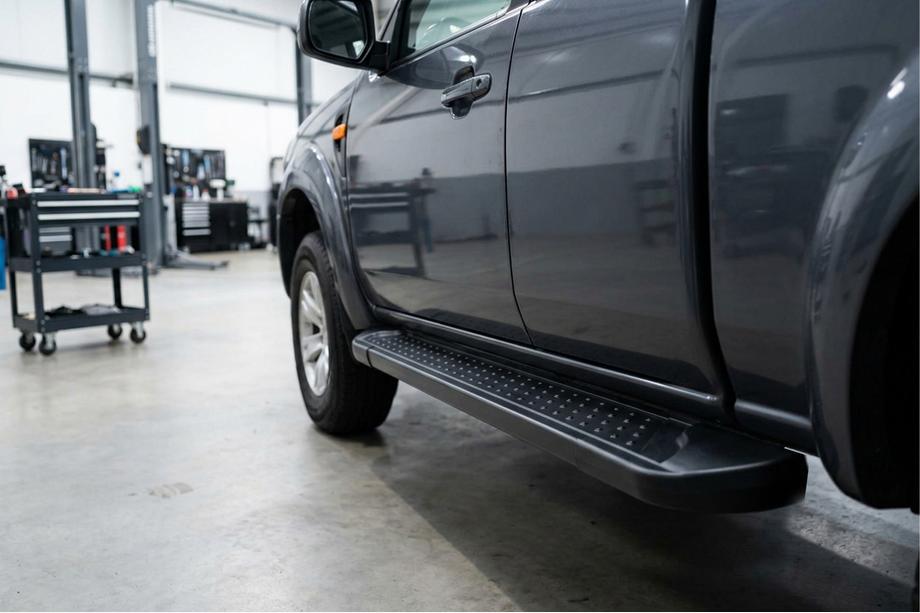 Mazda BT-50 2007-2012 Side Steps Allmond Black (2 pcs, Aluminum) Image