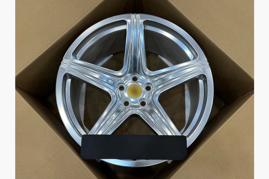 Ferrari 550 Forged OEM Wheels R20 V3 (Set of 4) Image