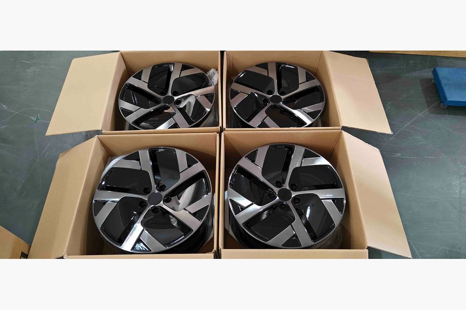 Lucid Air Forged OEM Wheels R19 V1 (Set of 4) Photo 4