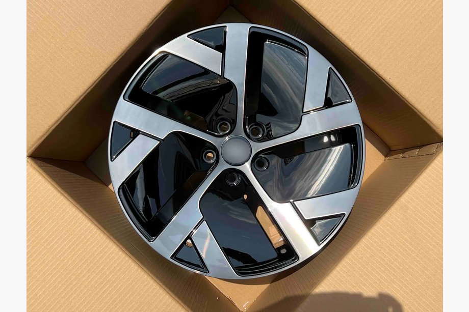 Lucid Air Forged OEM Wheels R19 V1 (Set of 4) Photo 1