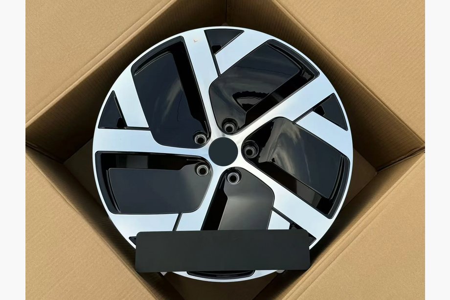 Lucid Air Forged OEM Wheels R19 V3 (Set of 4) Photo 2
