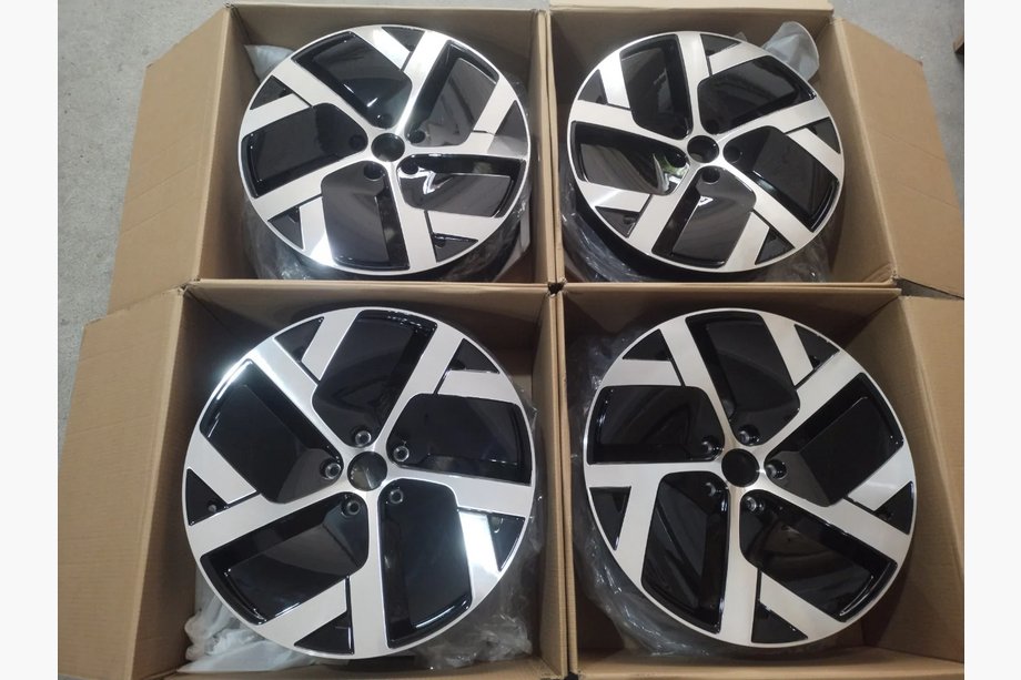 Lucid Air Forged OEM Wheels R19 V3 (Set of 4) Photo 5