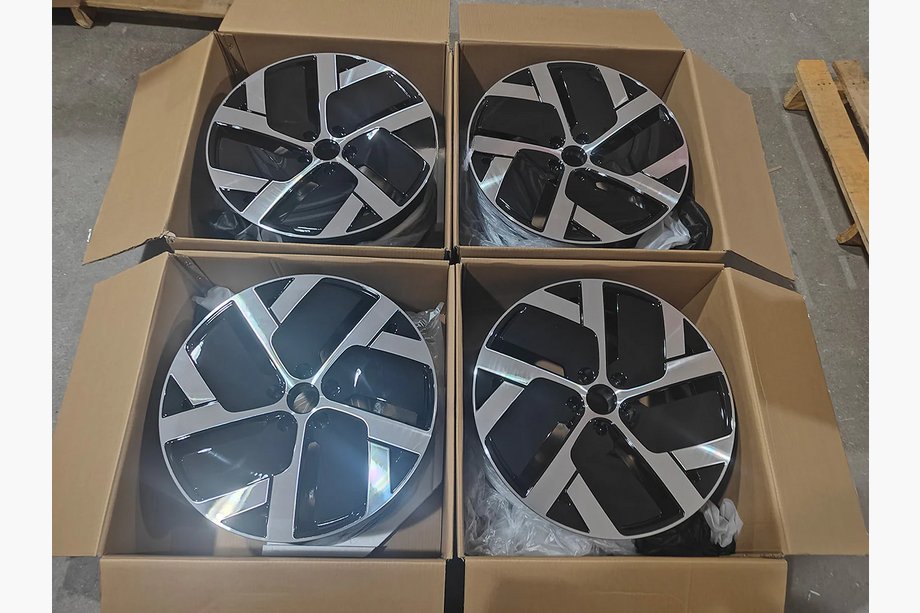 Lucid Air Forged OEM Wheels R20 V1 (Set of 4) Photo 5